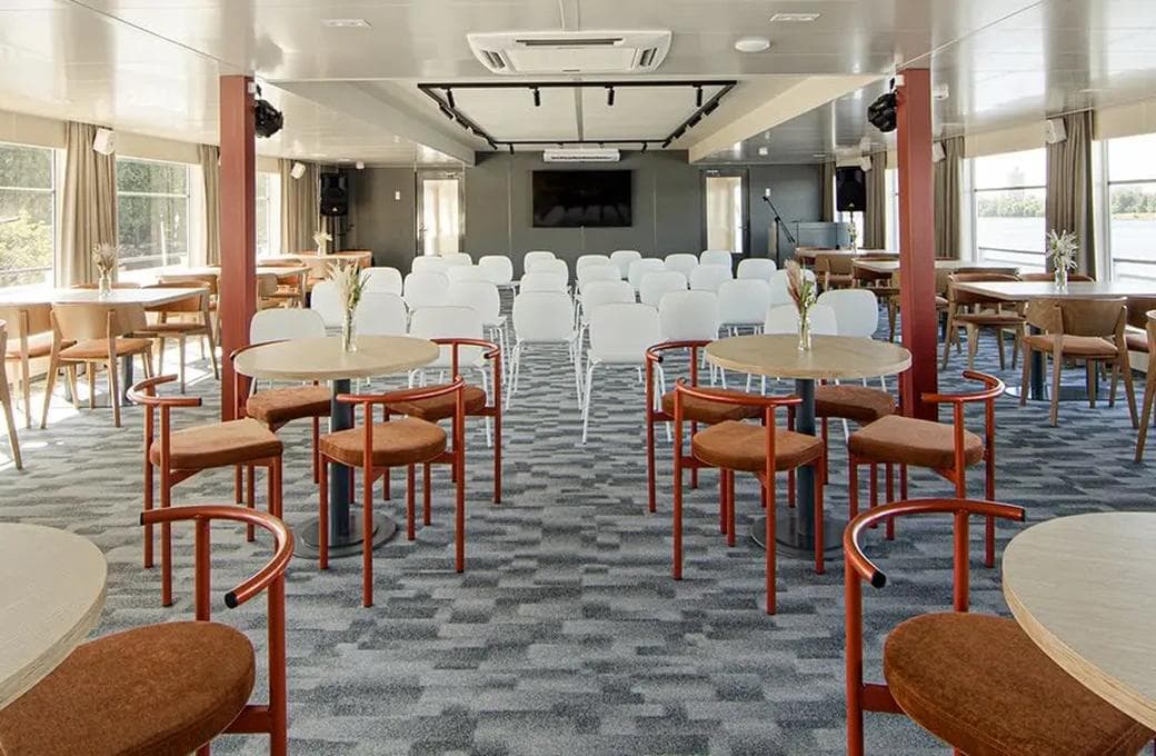 Лайнер Константин Коротков, компании ВодоходЪ. Фото 1