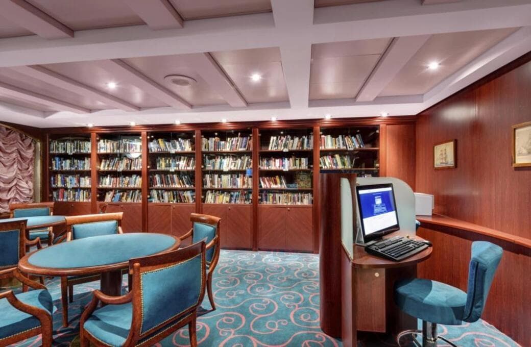 Лайнер MSC Lirica, компании MSC Crociere. Фото 1