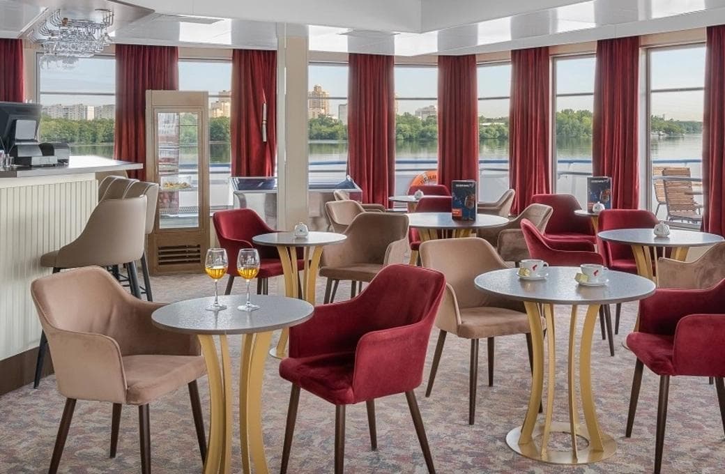 Лайнер Лебединое озеро, компании Созвездие. Фото 1