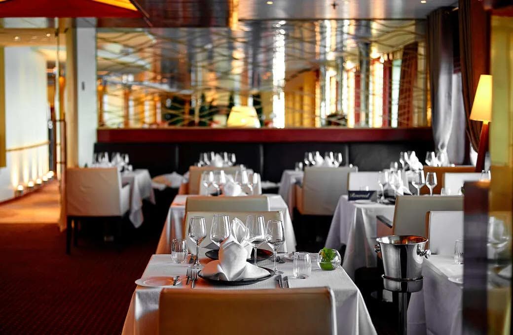 Лайнер Astoria Grande, компании Astoria Grande Cruises. Фото 1