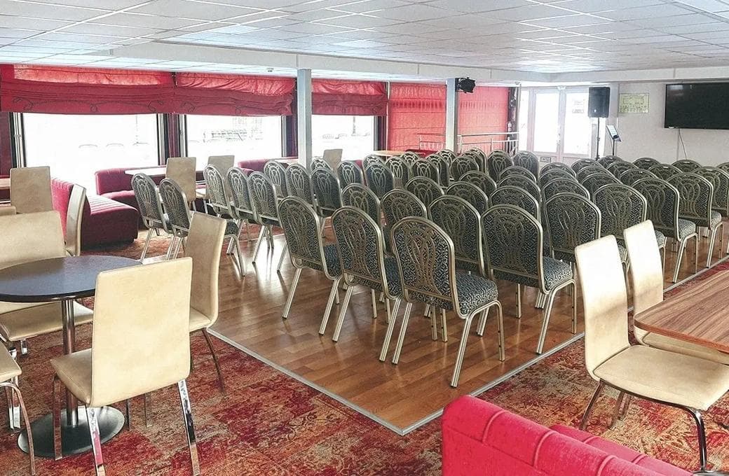 Лайнер Георгий Жуков, компании ВодоходЪ. Фото 1