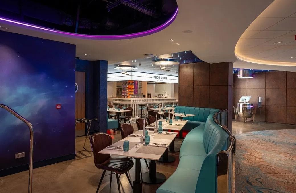 Лайнер Aroya, компании Aroya Cruises. Фото 1