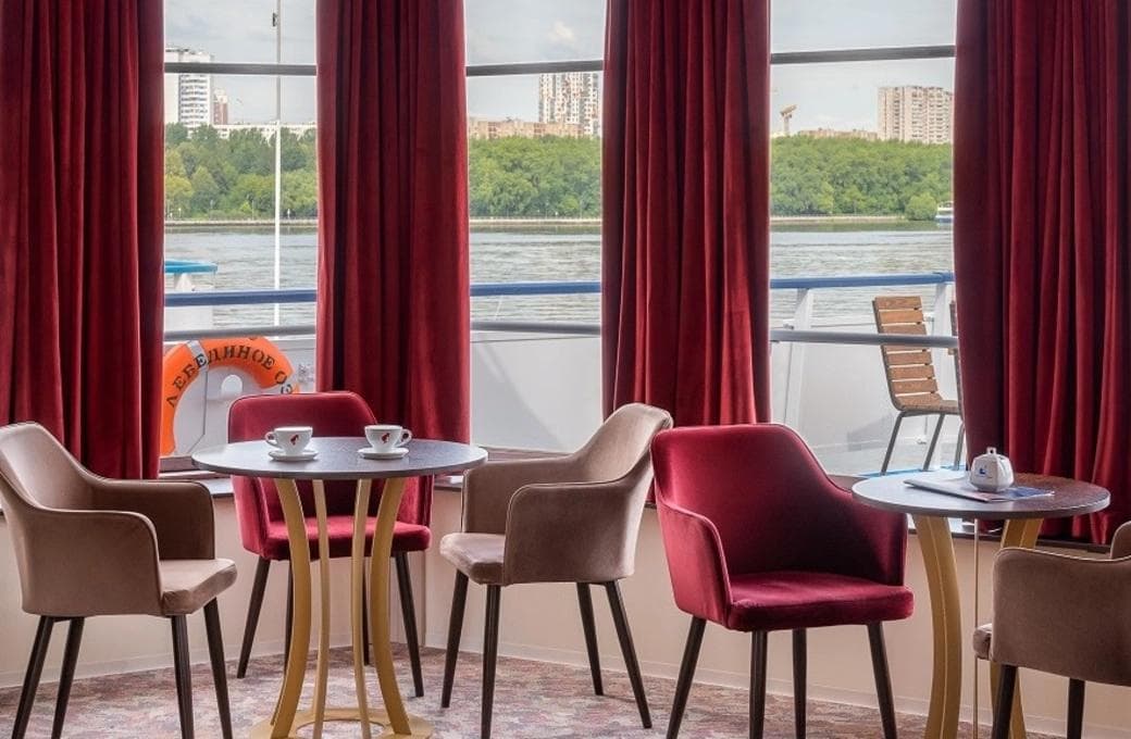 Лайнер Лебединое озеро, компании Созвездие. Фото 1