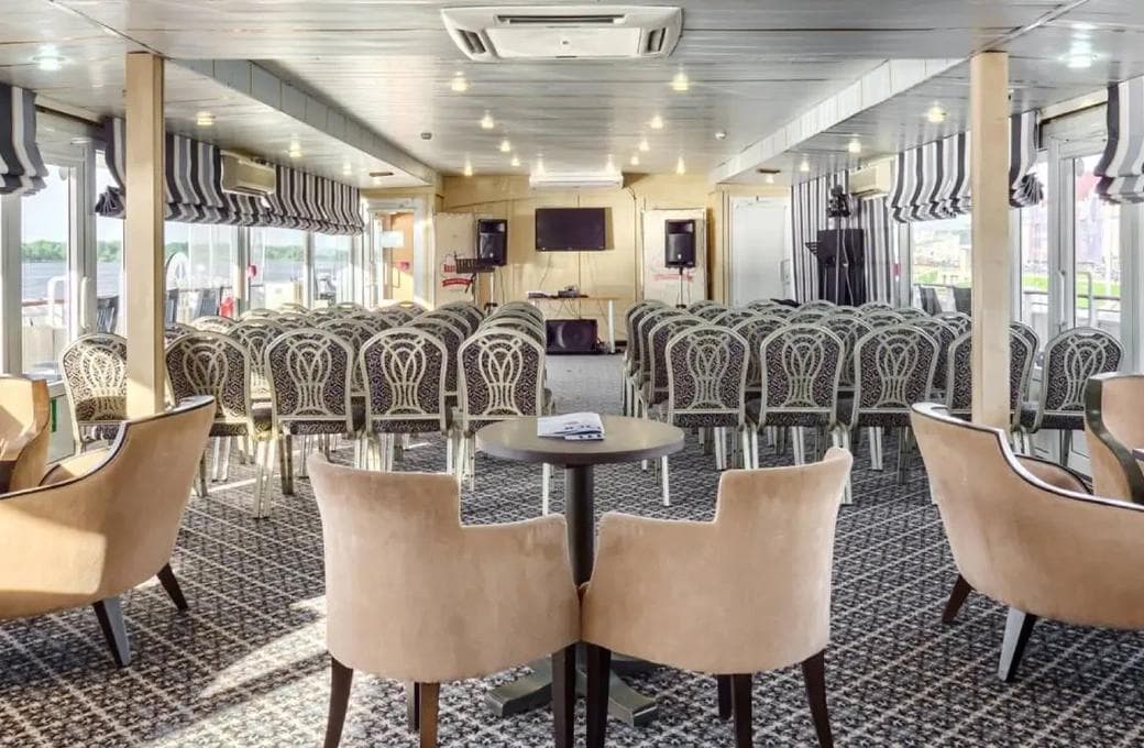 Лайнер Александр Радищев, компании ВодоходЪ. Фото 1