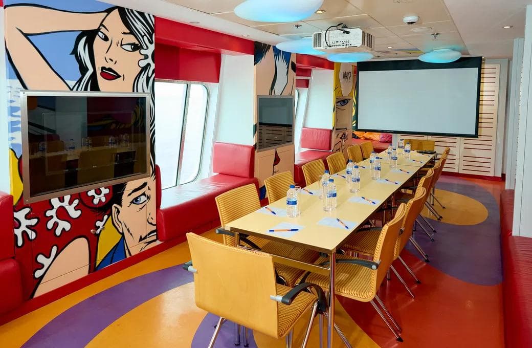 Лайнер Astoria Grande, компании Astoria Grande Cruises. Фото 1