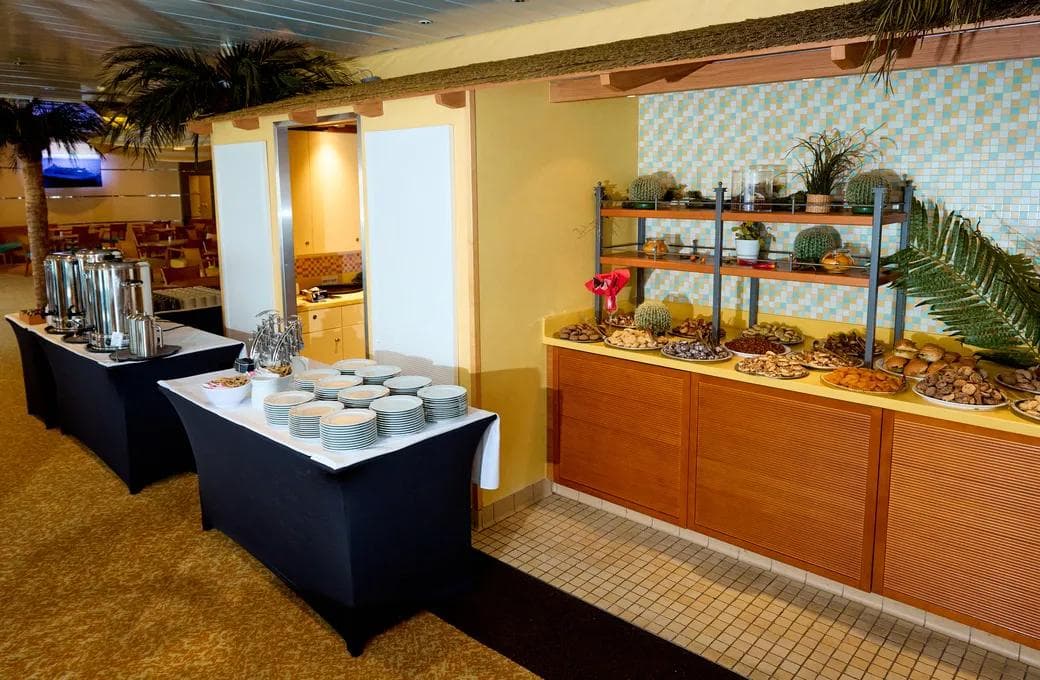 Лайнер Astoria Grande, компании Astoria Grande Cruises. Фото 1