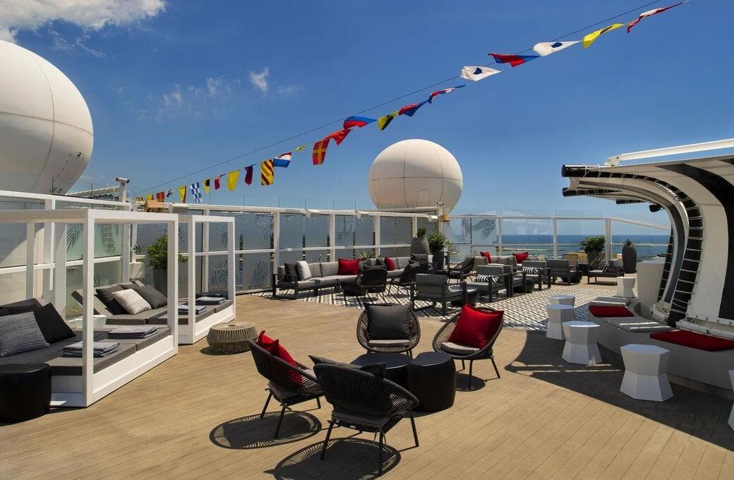 Лайнер Celebrity Equinox, компании Celebrity Cruises. Фото 1