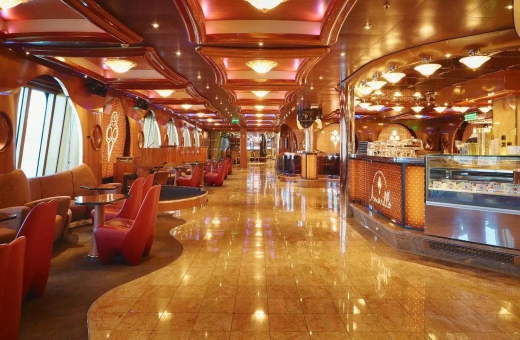 Лайнер Costa Favolosa, компании Costa Cruises. Фото 1