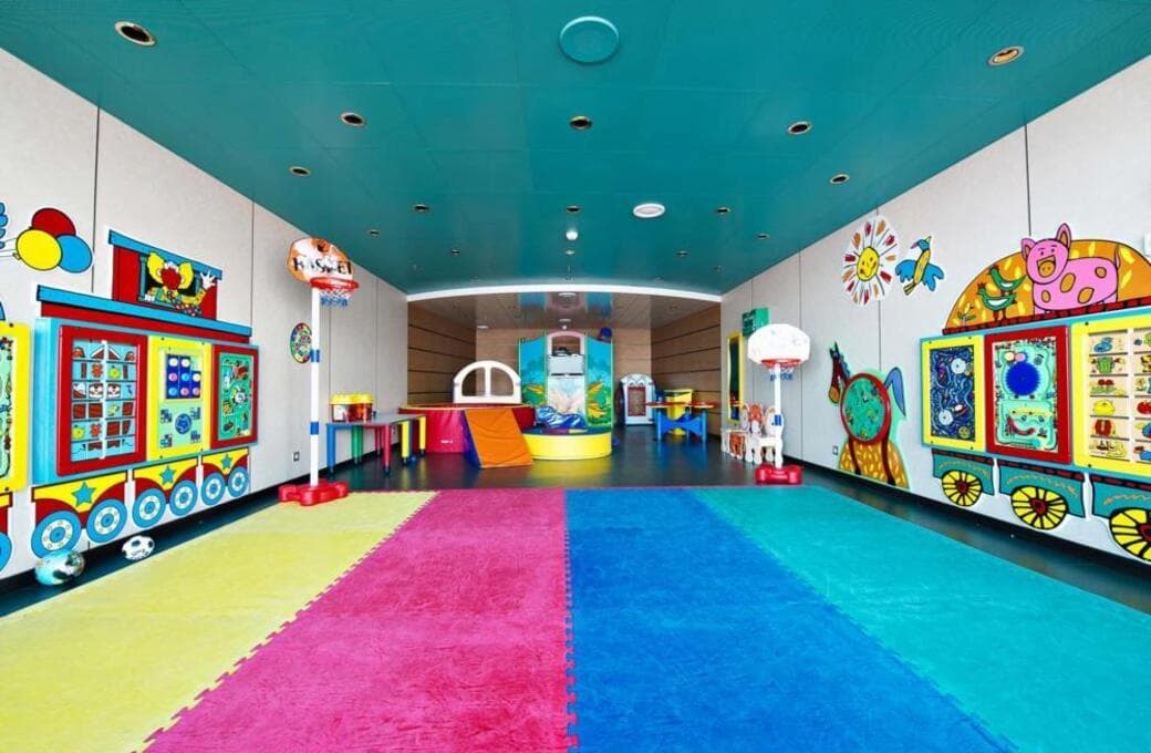 Лайнер MSC Orchestra, компании MSC Crociere. Фото 1