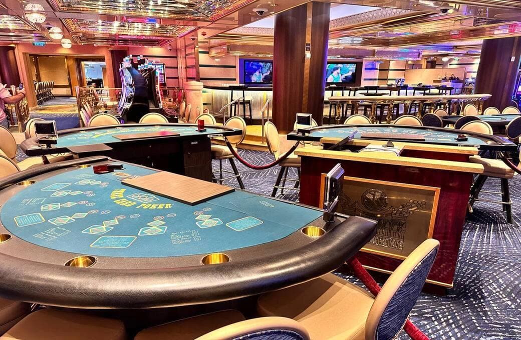 Лайнер Celebrity Infinity, компании Celebrity Cruises. Фото 1