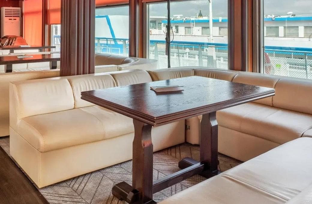 Лайнер Михаил Фрунзе, компании ВодоходЪ. Фото 1