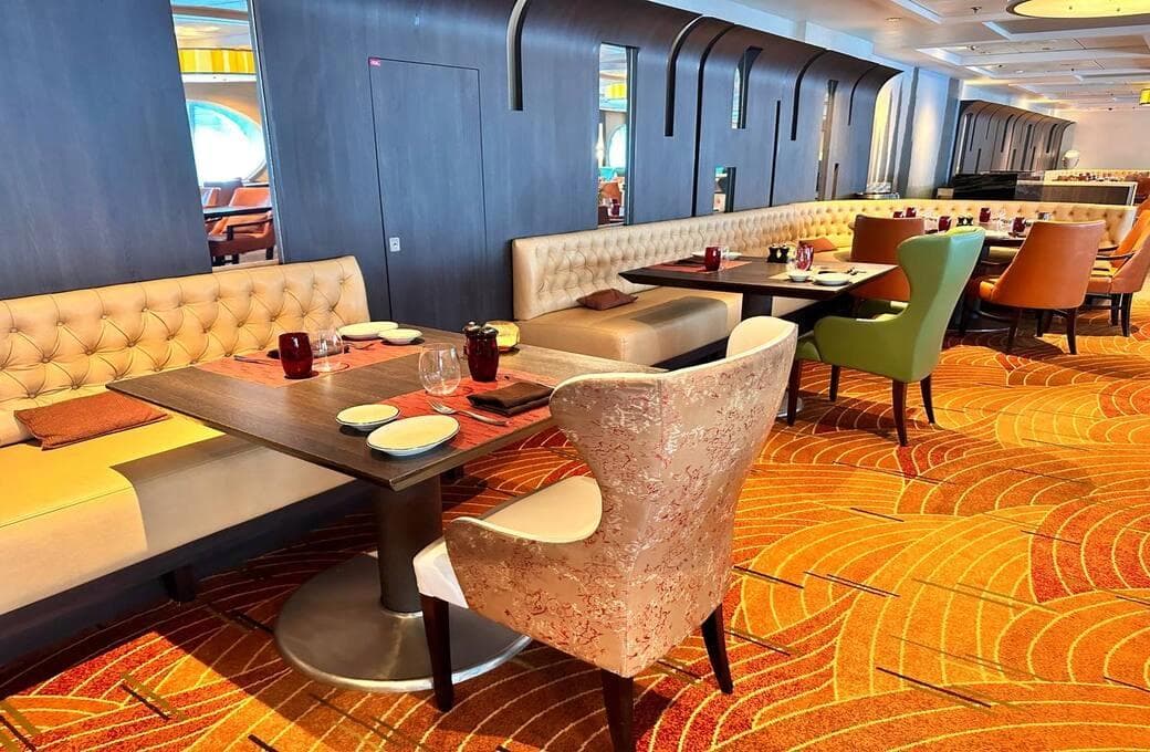 Лайнер Celebrity Infinity, компании Celebrity Cruises. Фото 1