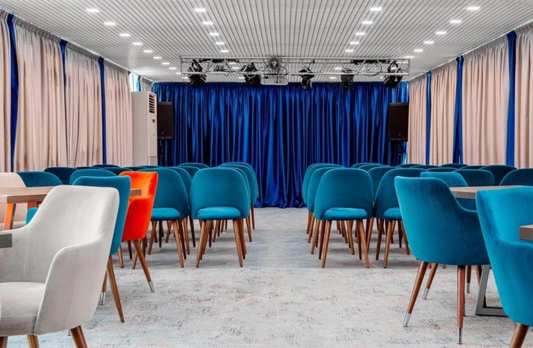 Лайнер Н.А. Некрасов, компании Созвездие. Фото 1