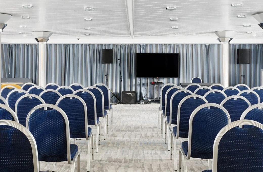 Лайнер Мстислав Ростропович, компании ВодоходЪ. Фото 1