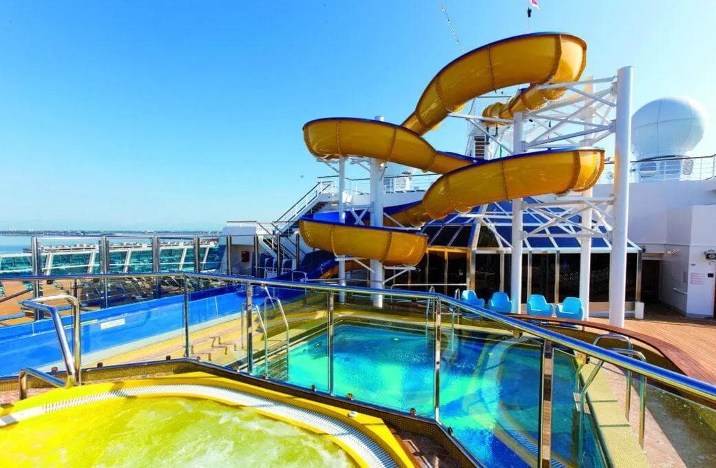 Лайнер Costa Favolosa, компании Costa Cruises. Фото 1