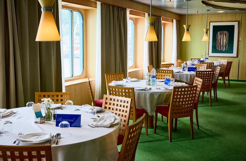 Лайнер Astoria Grande, компании Astoria Grande Cruises. Фото 1