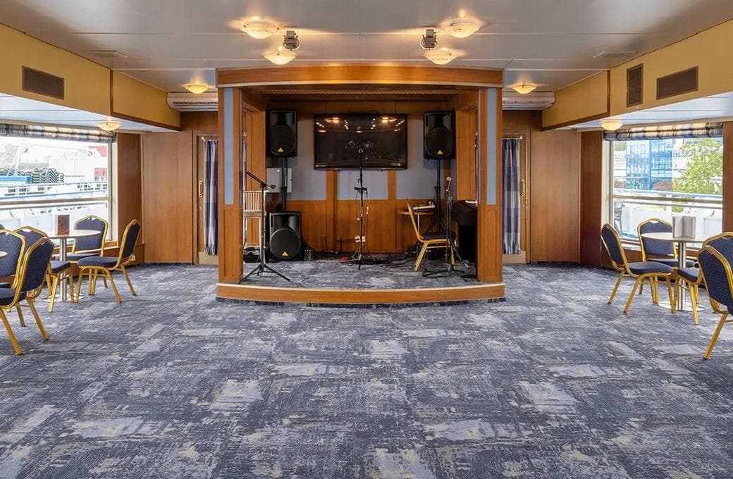 Лайнер Георгий Чичерин, компании ВодоходЪ. Фото 1