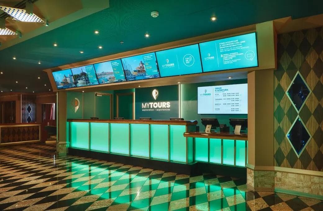 Лайнер Costa Favolosa, компании Costa Cruises. Фото 1