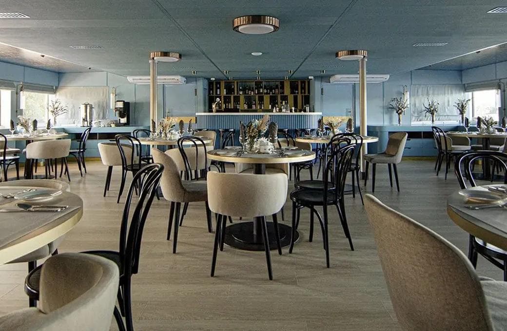 Лайнер Константин Коротков, компании ВодоходЪ. Фото 1