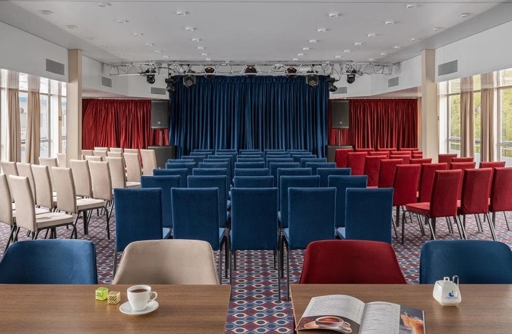 Лайнер Лебединое озеро, компании Созвездие. Фото 1