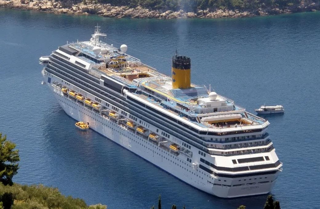 Лайнер Costa Serena, компании Costa Cruises. Фото 1