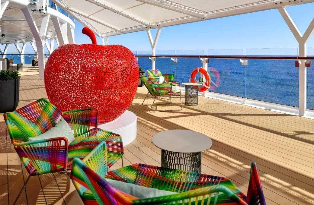 Лайнер Celebrity Beyond, компании Celebrity Cruises. Фото 1