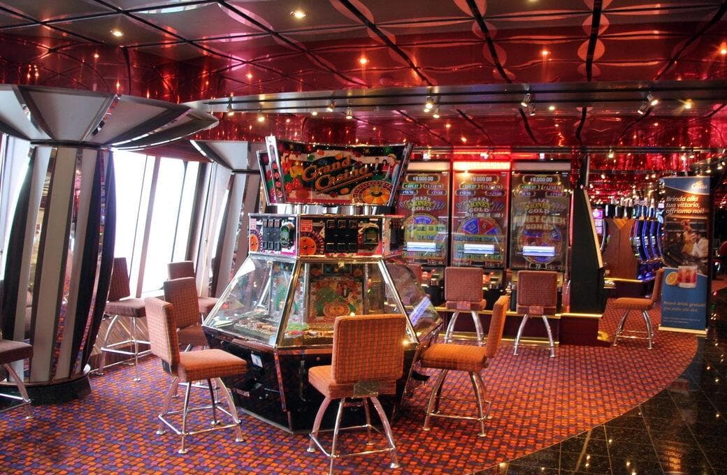 Лайнер Costa Fascinosa, компании Costa Cruises. Фото 1