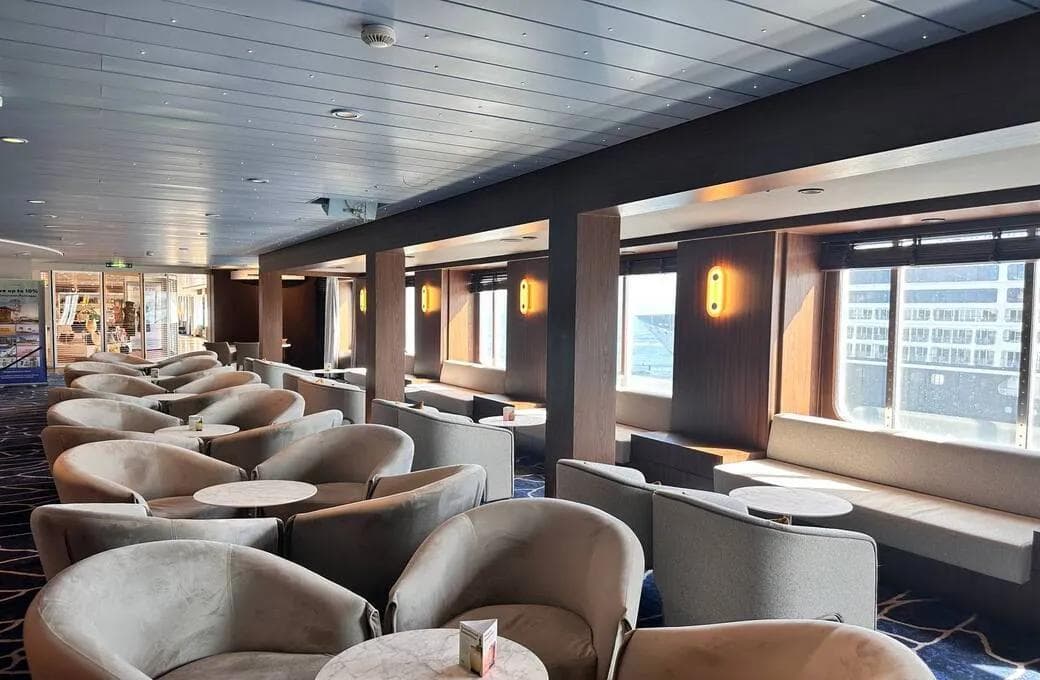 Лайнер Celestyal Discovery, компании Celestyal Cruises. Фото 1