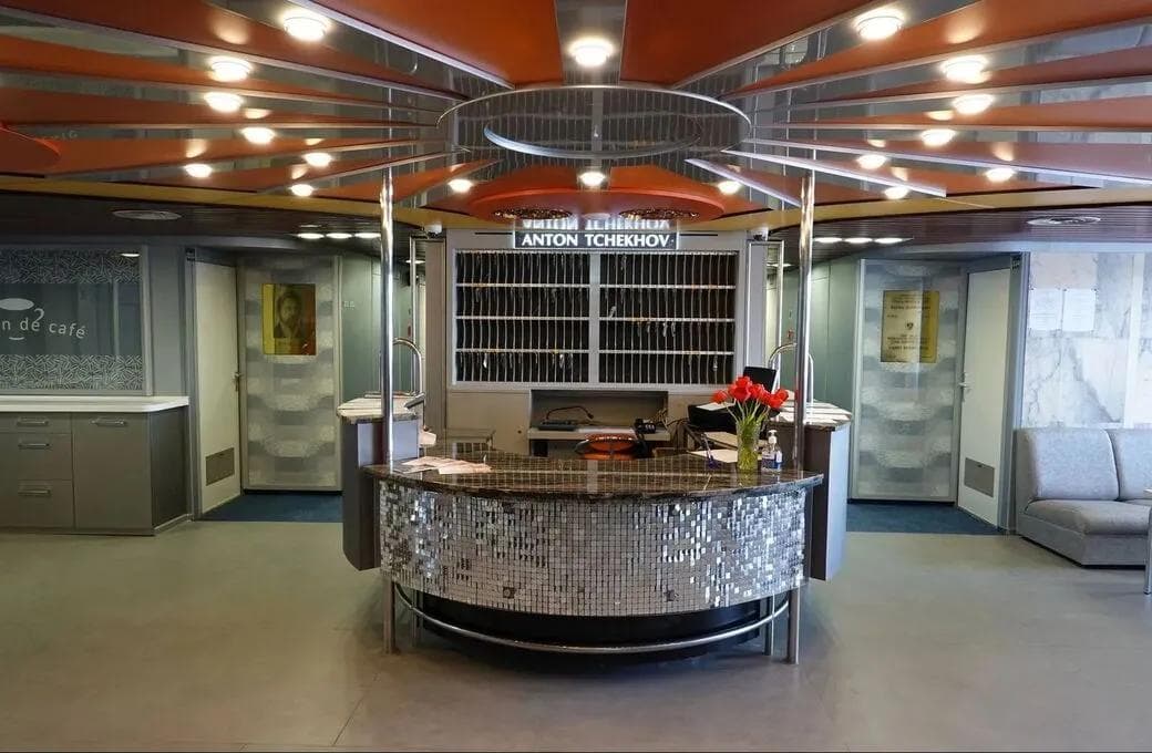 Лайнер Антон Чехов, компании Донинтурфлот. Фото 1