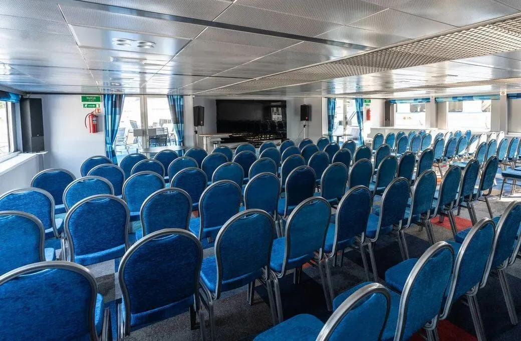 Лайнер Антон Чехов, компании Донинтурфлот. Фото 1