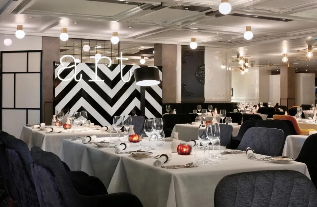 Лайнер Celebrity Beyond, компании Celebrity Cruises. Фото 1