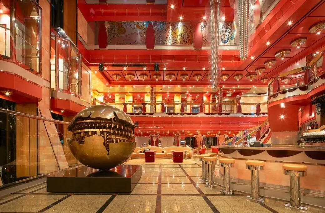 Лайнер Costa Deliziosa, компании Costa Cruises. Фото 1