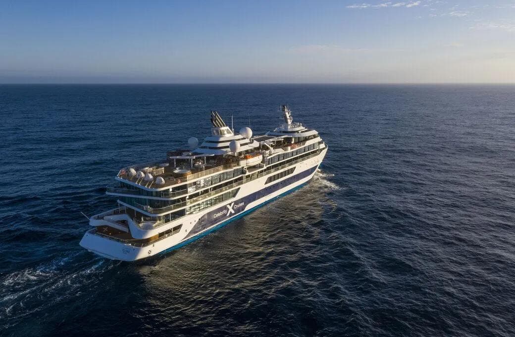 Лайнер Celebrity Flora, компании Celebrity Cruises. Фото 1