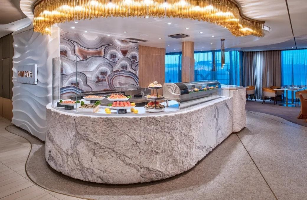 Лайнер Celebrity Beyond, компании Celebrity Cruises. Фото 1