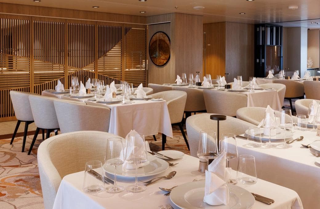 Лайнер SH Vega, компании Swan Hellenic. Фото 1