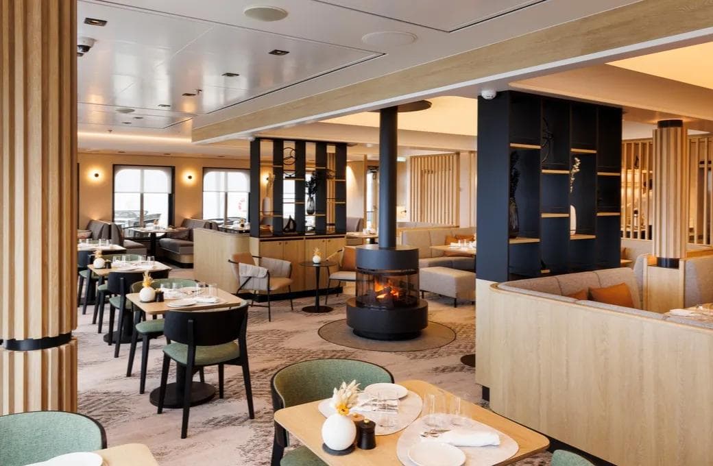 Лайнер SH Minerva, компании Swan Hellenic. Фото 1