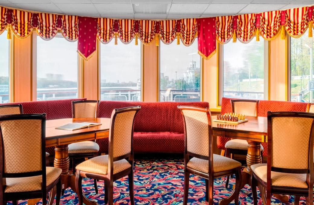 Лайнер Александр Бенуа, компании Созвездие. Фото 1