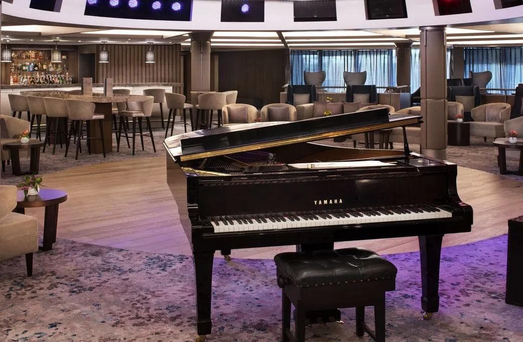 Лайнер Celebrity Millennium, компании Celebrity Cruises. Фото 1