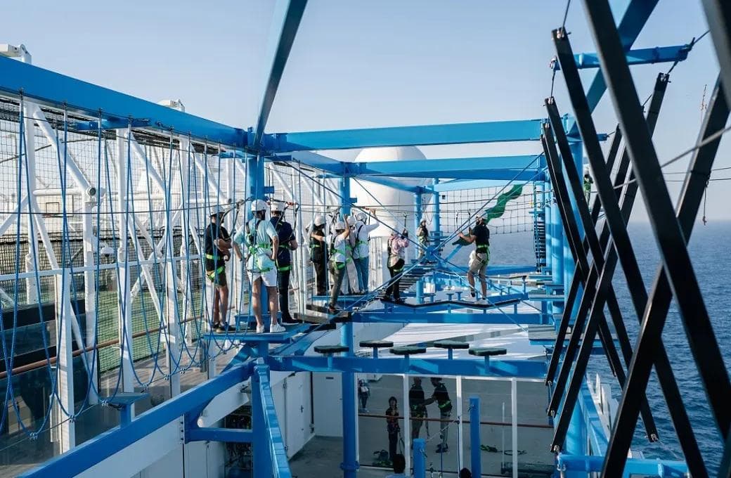 Лайнер Aroya, компании Aroya Cruises. Фото 1