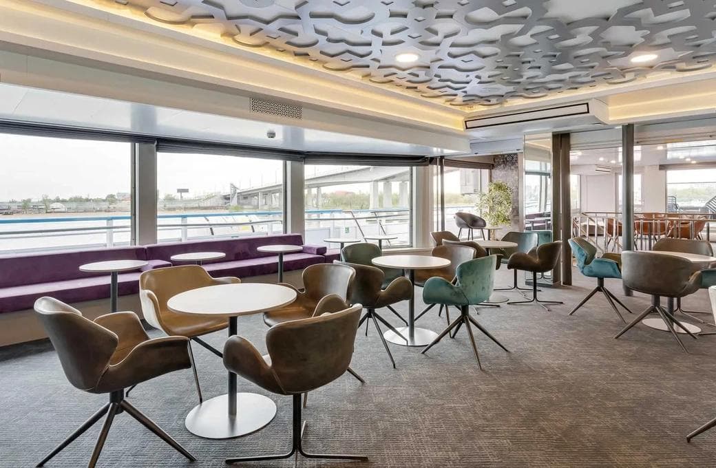 Лайнер Игорь Стравинский, компании Донинтурфлот. Фото 1