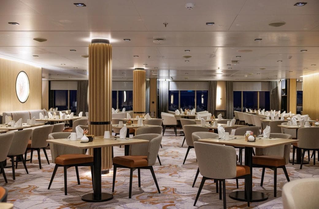 Лайнер SH Diana, компании Swan Hellenic. Фото 1