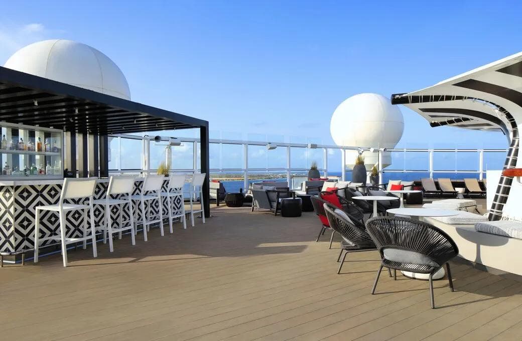 Лайнер Celebrity Silhouette, компании Celebrity Cruises. Фото 1