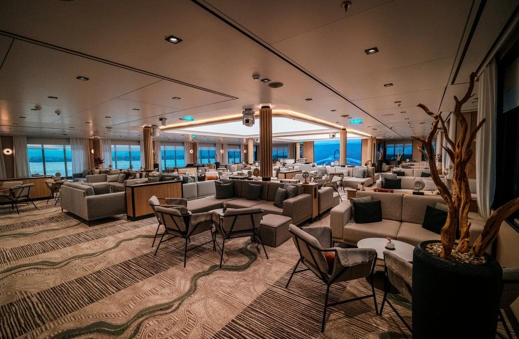 Лайнер SH Diana, компании Swan Hellenic. Фото 1