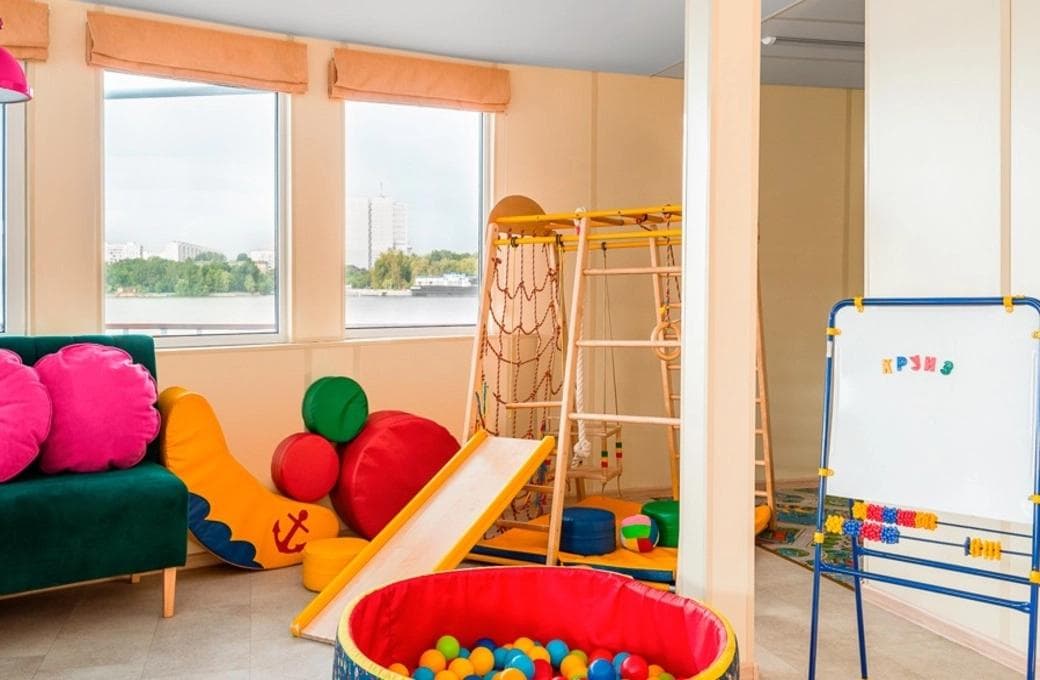 Лайнер Н.А. Некрасов, компании Созвездие. Фото 1