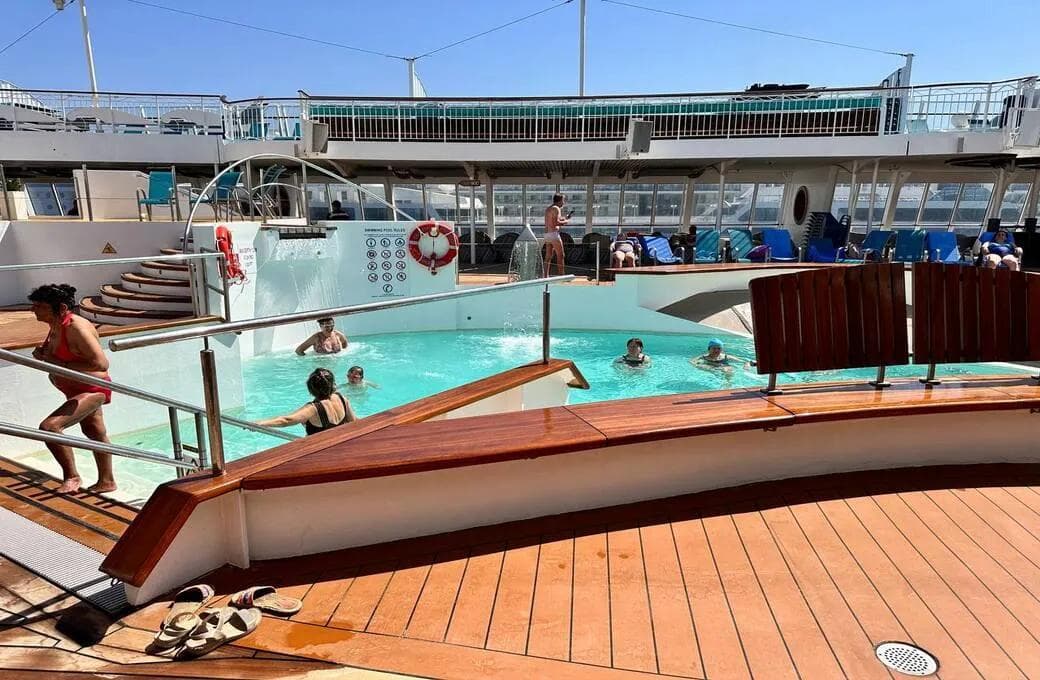 Лайнер Celestyal Discovery, компании Celestyal Cruises. Фото 1