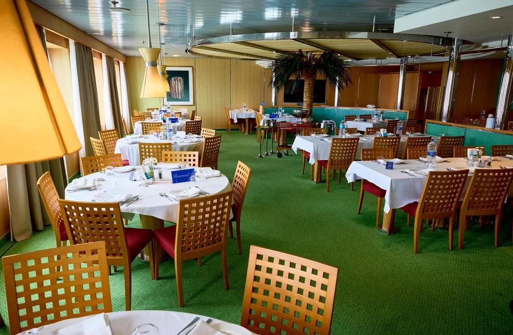 Лайнер Astoria Grande, компании Astoria Grande Cruises. Фото 1