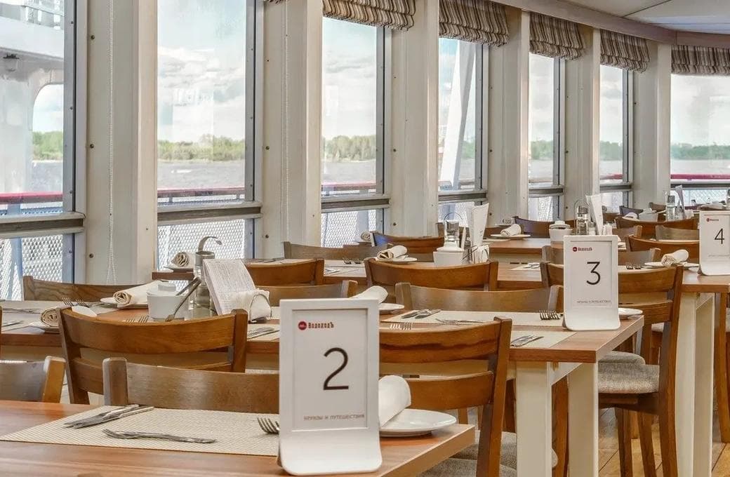 Лайнер Георгий Жуков, компании ВодоходЪ. Фото 1