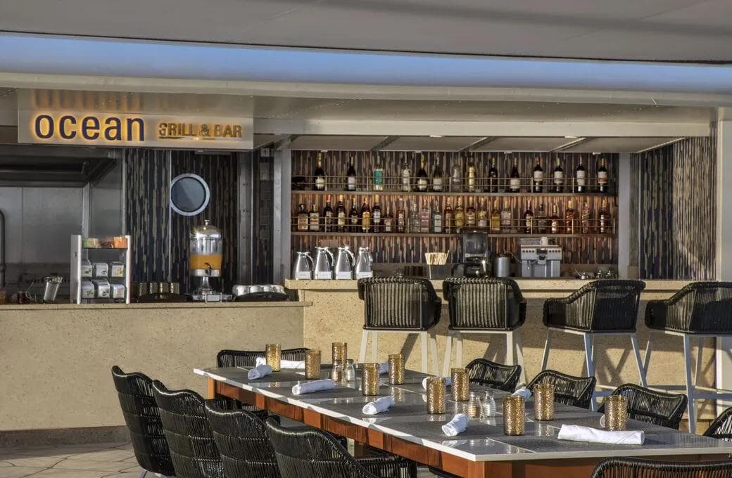 Лайнер Celebrity Flora, компании Celebrity Cruises. Фото 1