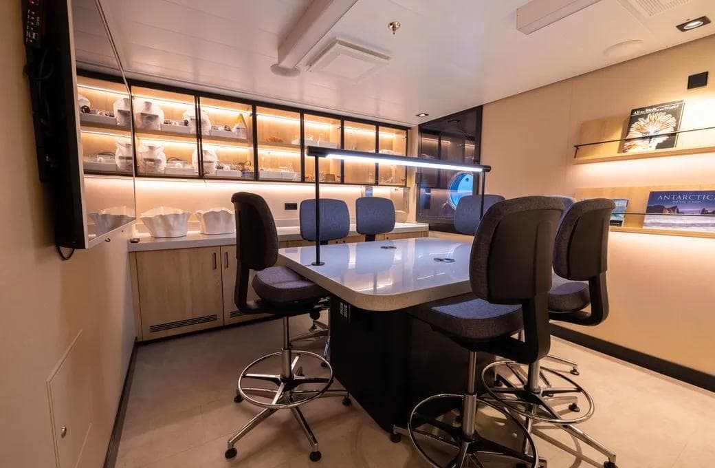 Лайнер SH Minerva, компании Swan Hellenic. Фото 1