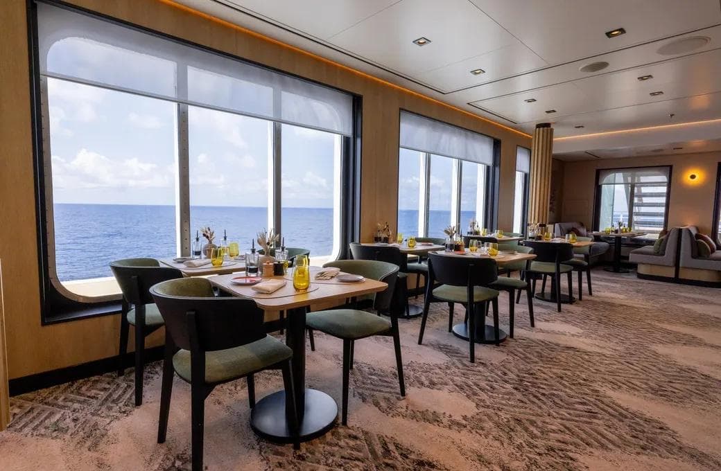 Лайнер SH Minerva, компании Swan Hellenic. Фото 1